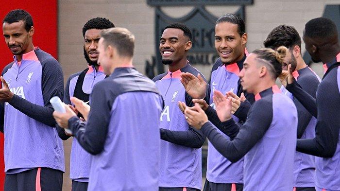 Skuat Liverpool saat menjalani sesi latihan jelang tandang ke LASK di Europa League