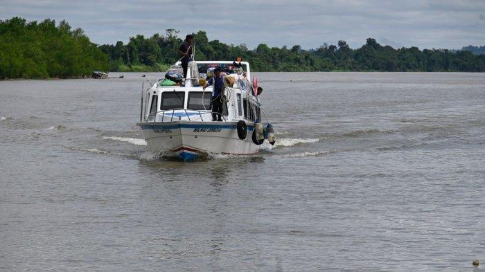 Aktivitas pengguna jasa di Pelabuhan Speedbaoat Malinau, Kalimantan Utara