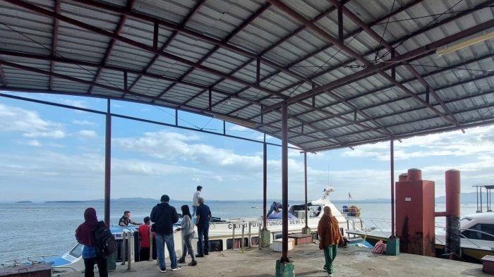 Penumpang mulai turun ke dermaga Pelabuhan PLBL Liem Hie Djung Nunukan, belum lama ini