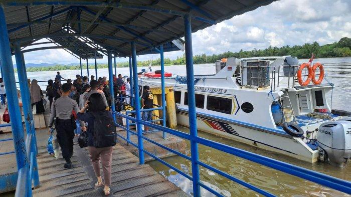 Aktivitas di Pelabuhan Kayan II Tanjung Selor, Bulungan, Kalimantan Utara.