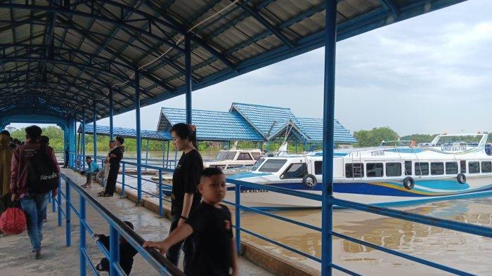 Aktivitas di Pelabuhan Kayan II, Tanjung Selor, Bulungan, Kalimantan Utara.
