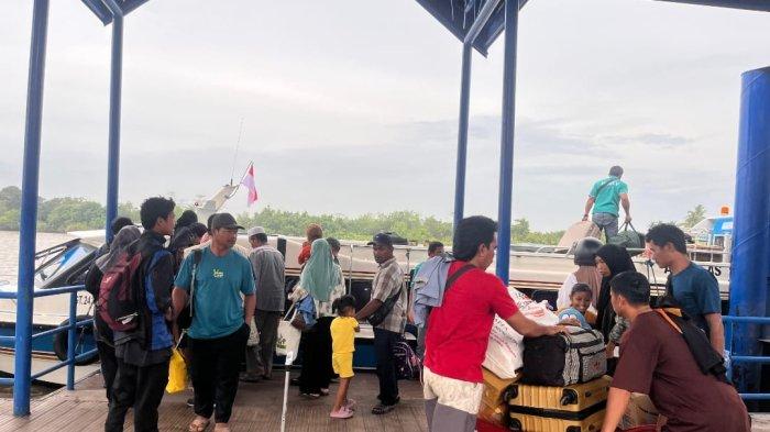 JADWAL SPEEDREGULER - Aktivitas penumpang speedboat reguler di Pelabuhan Kayan II, Tanjung Selor, Bulungan Kalimantan Utara.