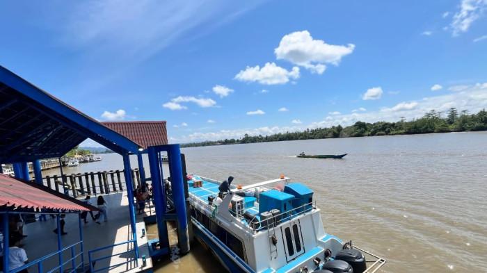JADWAL SPEEDBOAT REGULER  – Armada speedboat reguler di Pelabuhan Kayan II  Tanjung Selor tengah bersiap bertolak menuju Tarakan,Kalimantan Utara.