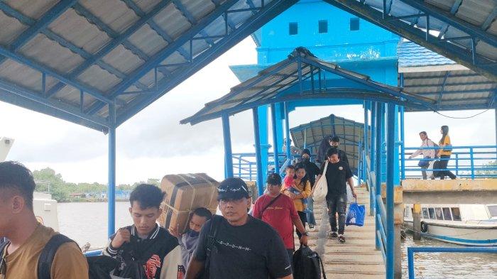 PENUMPANG SPEEDBOAT REGULER - Aktivitas penumpang di Pelabuhan Kayan II, Tanjung Selor, Bulungan Kalimantan Utara setiap harinya, melayani penumpang hingga sore hari.
