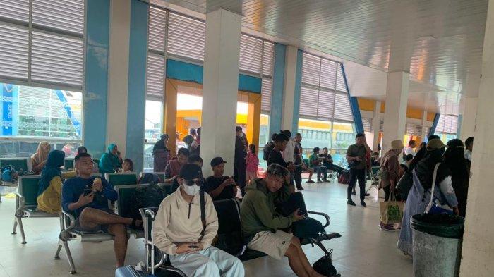 Aktivitas penumpang di Pelabuhan Tengkayu 1 Tarakan, Kalimantan Utara.