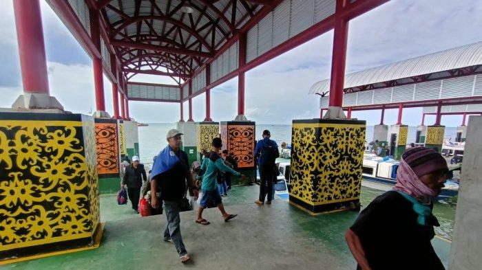 Aktivitas penumpang di Pelabuhan Tengkayu 1 Tarakan, Kalimantan Utara.