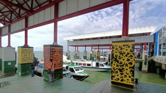 Kegiatan di Pelabuhan Tengkayu 1 Tarakan Kalimantan Uttara sebelum keberangkatan tujuan Bunyu.