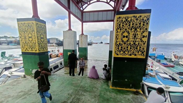 Aktivitas para penumpang speedboat reguler di Pelabuhan Tengkayu 1 Tarakan, Kalimantan Utara.