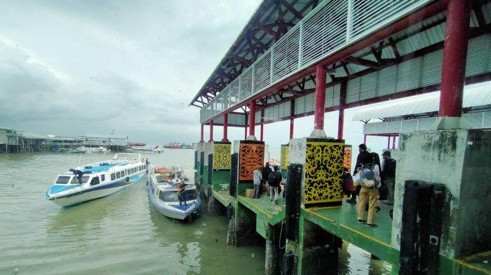 Kegiatan di Pelabuhan Tengkayu 1 Tarakan, Kalimantan Utarn.