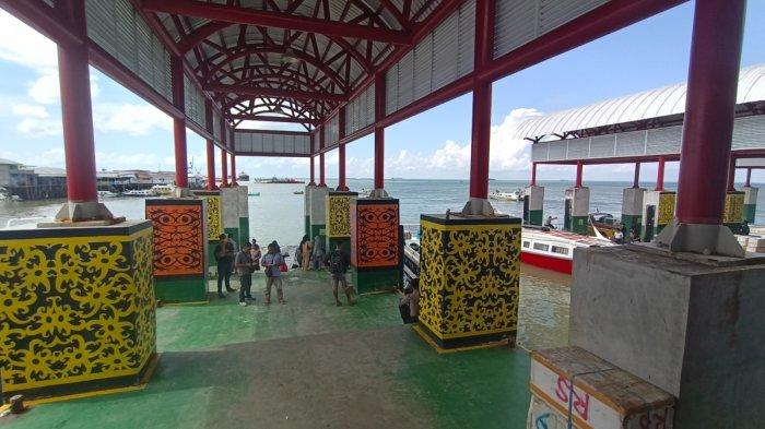 Aktivitas sejumlah penumpang berangkat dari lokasi Pelabuhan Tengkayu Satu Kota Tarakan.