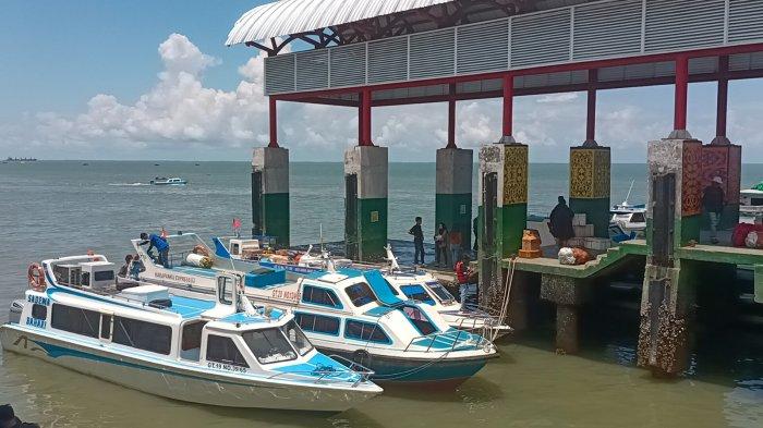 Aktivitas penumpang speedboat reguler di Pelabuhan Tengkayu 1 Tarakan, Kalimantan Utara.