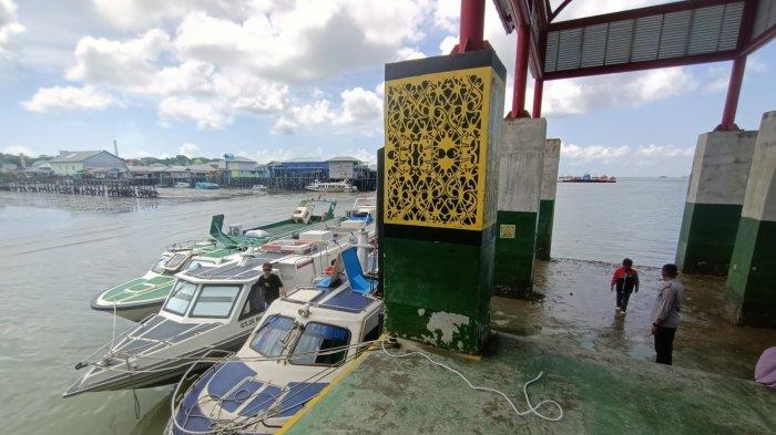 Aktivitas penumpang speedbat reguler di Pelabuhan Tengkayu 1 Tarakan, Kalimantan Utara.