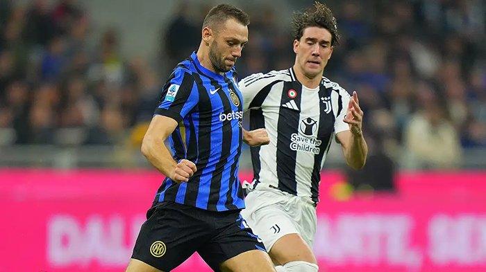 Penampilan Stefan De Vrij pada laga Derby d'Italia antara Inter Milan vs Juventus, pekan ke-9 Liga Italia Serie A, di Stadion Giuseppe Meazza, Senin (28/10/2024).