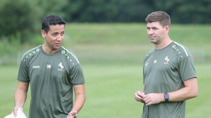 Steven Gerrard saat melatih Ettifaq (twitter/ @ettifaq)