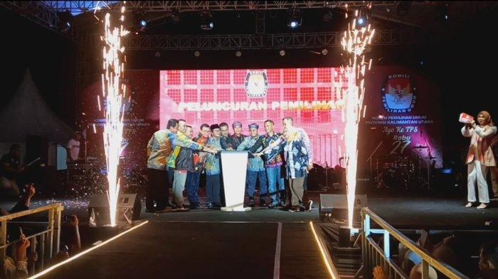 Suasana launcing atau peluncuran Pemilihan Gubernur dan Wakil Gubernur Kaltara di Lapangan Agathis, Tanjung Selor, Selasa (14/5). (TribunKaltara.com / Desi Kartika)