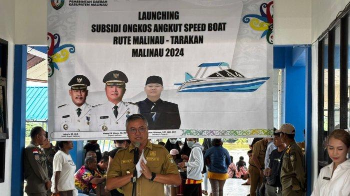 Bupati Malinau, Wempi W Mawa saat meluncurkan program subsidi mudik Nataru di pelabuhan Speedboat Malinau, Kalimantan Utara, Senin (16/12/2024)