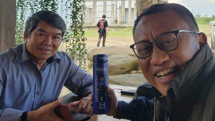 Suheriyatna berdiskusi bersama Ketua Kadin Kaltara, Kilit Laing di Malinau belum lama ini.