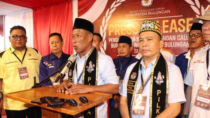Syarwani – Kilat saat mendaftarkan diri sebagai Paslon di KPU Bulungan dalam Pilkada 2024 (TribunKaltara.com / Desi Kartika)