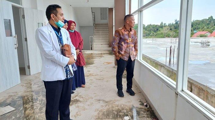 Bupati Bulungan, Syarwani saat melakukan kunjungan di RSUD Soemarno Sosroatmodjo bersama dirut RSUD Tanjung Selor.