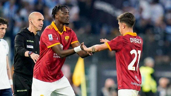 Penyerang AS Roma, Tammy Abraham saat comeback di Liga Italia Serie A - Eks bomber Chelsea itu akan berada di bangku cadangan dalam pertandingan melawan AC Milan di leg pertama babak perempat final Liga Europa, Jumat (12/4/2024) mendatang. Sedangkan Chris Smalling akan tersedia dari menit pertama.