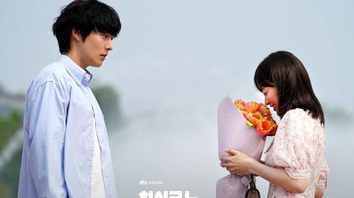 Cuplikan adegan Jang Ki Yong dan Chun Woo Hee dalam Drama Korea The Atypical Family (Soompi).