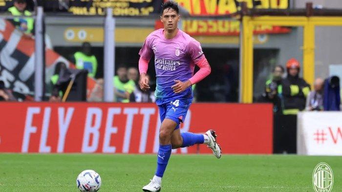 Pemain AC Milan, Tijjani Reijnders - Gelandang andalan Rossoneri itu berpotensi ditunjuk Stefano Pioli untuk menggantikan Rade Krunic yang cedera untuk laga kontra Cagliari pada Liga Italia Serei A pekan 6, Rabu (27/9/2023).
