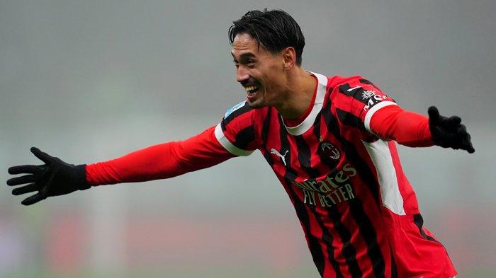 Selebrasi Tijjani Reijnders ketika mencetak gol untuk AC Milan ke gawang Empoli, pada pertandingan pekan 14 Liga Italia Serie A, di Stadion San Siro, Minggu (1/12/2024).