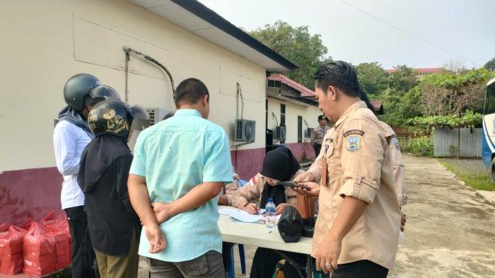 UPTD Bapenda Tana Tidung melaksanakan kegiatan Predator di jalan sekitaran Polsek Sesayap Tana Tidung, Kamis (25/7/2024).