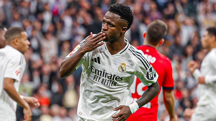 Selebrasi penyerang Real Madrid, Vinicius Junior ketika mencetak gol ke gawang Osasuna, pada pekan ke-13 Liga Spanyol, di Stadion Santiago Bernabeu, Sabtu (9/11/2024). (Twitter/@realmadrid)