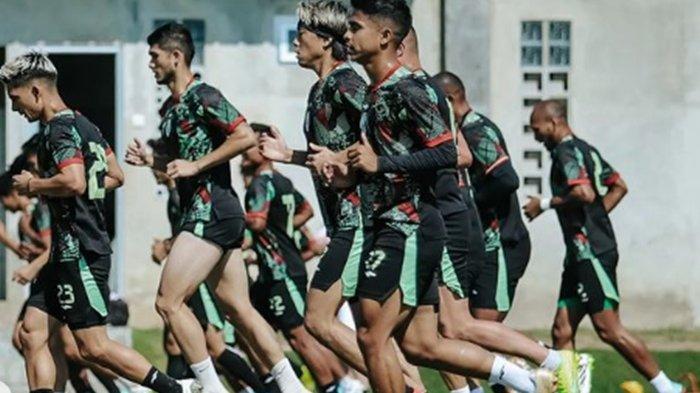 FOTO Latihan pemain PSS Sleman di Liga 1. Eks pemain Pesut Etam julukan Borneo FC di Liga 1, yakni Wahyudi Hamisi terang-terangan waspadai Stefano Lilipaly.