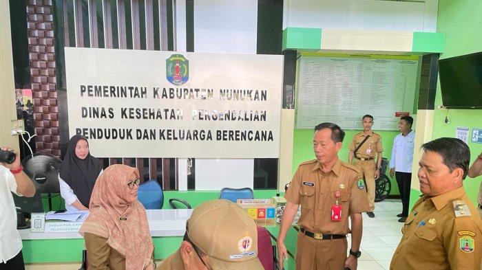 Wakil Bupati (Wabup) Nunukan, Hanafiah melakukan inspeksi mendadak (Sidak) di Kantor Gabungan Dinas-dinas (Gadis) I dan II termasuk Puskesmas, pasca cuti bersama dan libur nasional selama sepekan, Selasa (16/04/2024), pagi.
T