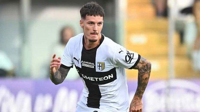 Winger Parma, Dennis Man.