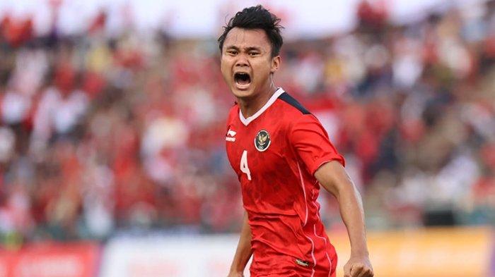 Wonderkid Borneo FC, Komang Teguh saat merayakan gol yang dicetaknya dalam laga semifinal SEA Games 2023 antara Timnas U-22 Indonesia vs Vietnam, di Stadion Olimpiade, Phnom Penh, Kamboja, Sabtu (13/5/2023). (PSSI)