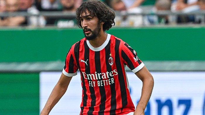 Yacine Adli saat menjalani pramusim 2024/2025 bersama AC Milan.