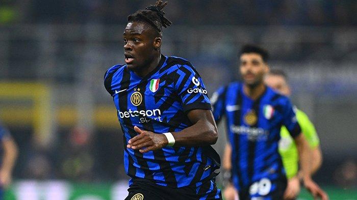 BISSECK BERSIAP STARTER - Penampilan bek Inter Milan, Yann Bisseck saat menghadapi Arsenal pada pertandingan Liga Champions, di Stadion Giuseppe Meazza, Kamis (7/11/2024). Bek asal Jerman ini kembali menjadi pilihan starter Inter Milan saat meladeni Barcelona di semifinal UCL, Rabu (7/5/2025).