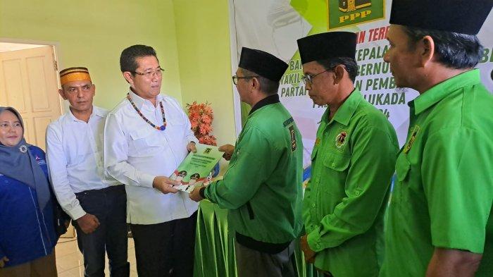 Ketua DPD Partai Demokrat Kaltara, Yansen TP saat menyerahkan formulir pendaftaran ke PPP. Yansen TP menegaskan bakal mencalonkan sebagai Calon Gubernur Kaltara pada Pilkada Serentak 2024 ini.