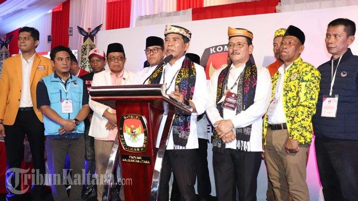 Bapaslon Zainal-Ingkong saat konferensi pers usai mendaftar maju Pilgub Kaltara di KPU Kaltara, Kamis (29/8/2024). Sosok Zainal Paliwang Bakal Calon Gubernur di Pilkada Kaltara, purnawirawan Jenderal Bintang Satu Polri gandeng Ingkong Ala.(TribunKaltara.com/Desi Kartika Ayu)