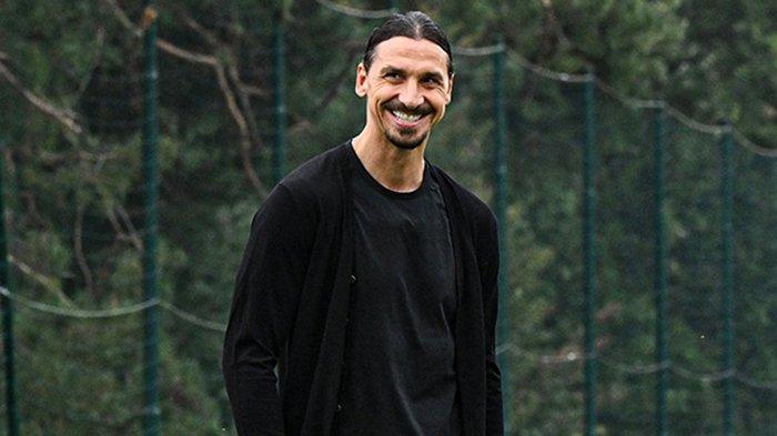 Zlatan Ibrahimovic menyambangi markas latihan AC Milan di Milanello, Senin (18/9/2023). (Instagram / @acmilan)