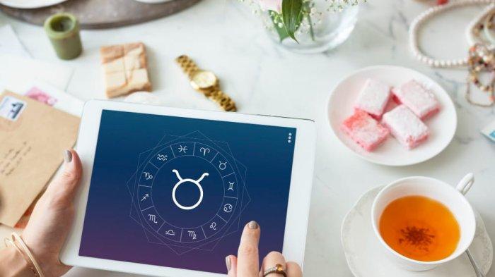 Simak ramalan asmara zodiak hari ini, Jumat (10/5/2024), pemilik zodiak Taurus menoba goda Leo,  sementara Pisces hubungan dengan pasangan tak baik.