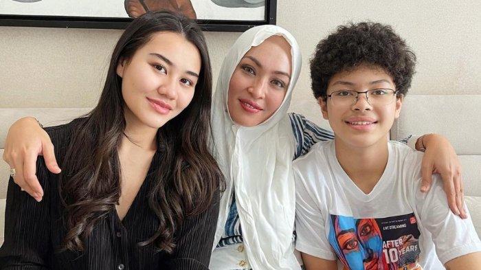 Potret kedekatan Aaliyah Massaid, Angelina Sondakh dan Keanu Massaid