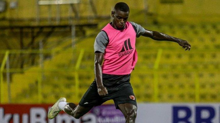 FOTO Adilson Silva di sela latihan PSM Makassar di Stadion Gelora BJ Habibie Parepare.