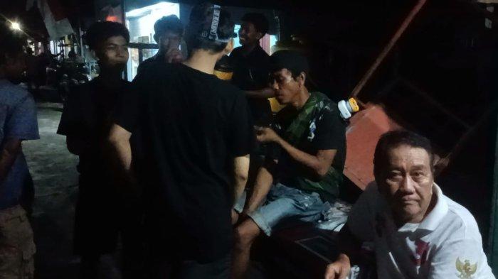 Aktivitas warga di Selumit Pantai saat mencari pelaku dan melakukan ronda mengantisipasi terror kembali terjadi