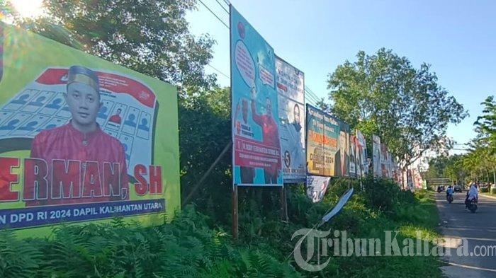 Tampak jejeran alat peraga kampanye (APK) caleg DPRD kota, DPRD provinsi dan DPR RI serta DPD RI dan capres serta cawapres tersebar dan terpasang di sepanjang Jalan Sei Sesayap Kelurahan Kampung Enam dan Jalan Kusuma Bangsa Kelurahan Gunung Lingkas, Tarakan, Kalimantan Utara.