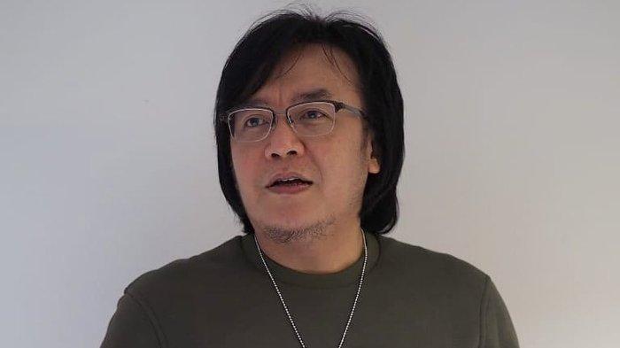 ARI LASSO - Potret Musisi Ari Lasso. Sang musisi luapkan unek-unek soal penyanyi yang punya riders berlebihan, simak daftar artis yang riders-nya sederhana berikut ini.