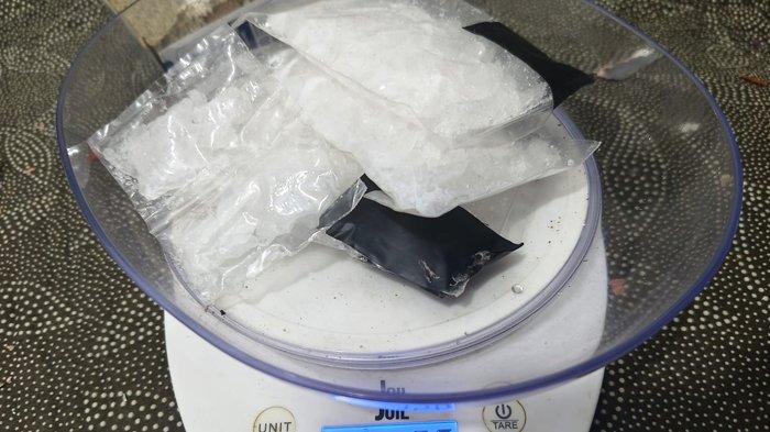 Barang bukti 156 gram sabu dari Tawau, Malaysia yang berhasil diamankan Ditreskoba Polda Kaltara, Polsek KSKP Nunukan, dan Bea Cukai.
