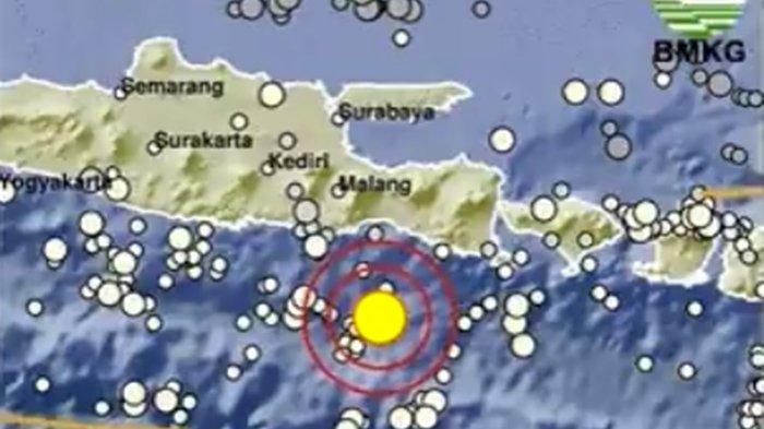 Kali ini BMKG menyebut pusat gempa terkini 2 menit yang lalu berada di darat 129 km di barat daya Lumajang, Jawa Timur.