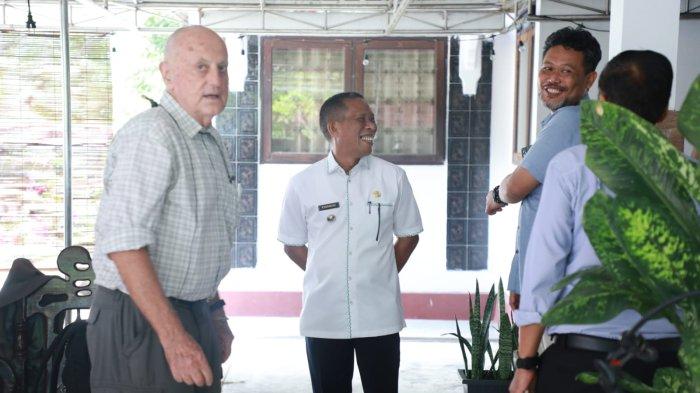 Bupati Bulungan Syarwani saat menerima kedatangan tim dari GGGI untuk membahasa program ekononi hijau.