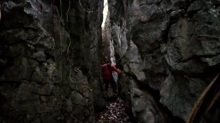 Cikal Bakal Objek Wisata, Labirin Batu di Desa Batu Kajang, Kecamatan Malinau Selatan Hilir, Kabupaten Malinau. Total luasan objek diperkirakan mencapai 5 kilometer persegi. Bentuknya menyerupai Labirin dengan jalur dan lorong kompleks di bagian dalam Dinding Batu.