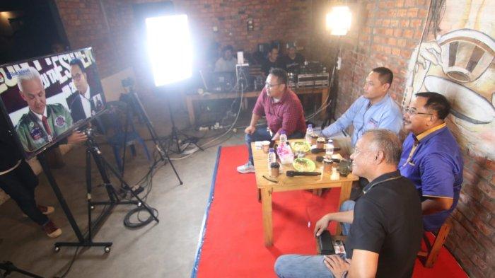 Debat Pilpres 2024 putaran kedua berlangsung di Istora Senayan, Jakarta, Minggu (7/1/2024) malam disaksikan langsung para pendukungnya di Kalimantan