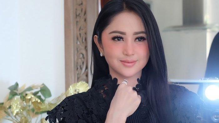Dewi Perssik bakal lapor ketua RT yang menolak sapi kurbannya
